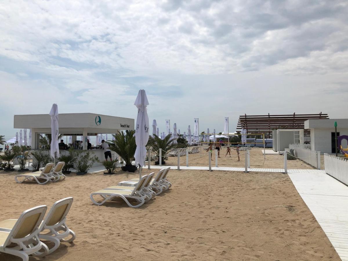 Lotus Northsea Apartment Mamaia Buitenkant foto