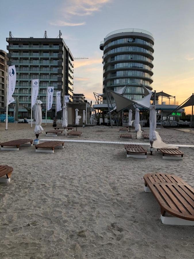 Lotus Northsea Apartment Mamaia Buitenkant foto